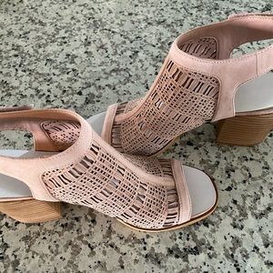COPY - New Vince Camuto
Keannie Block Heel Sandal
